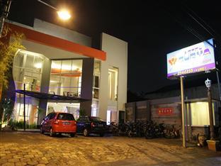 Surya Hotel 2*