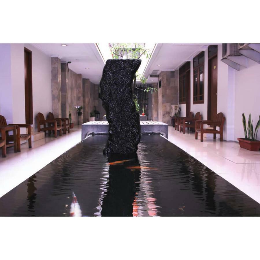 Surya Hotel 2*